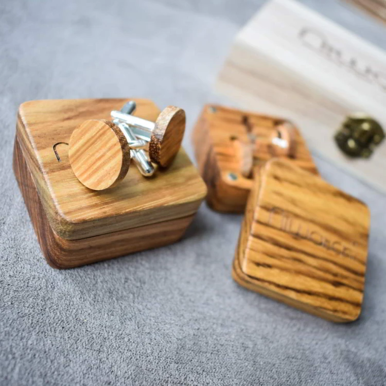 drewniane-spinki-do-mankietow-w-pudelku-z-drewna-zebrawood-2.jpg