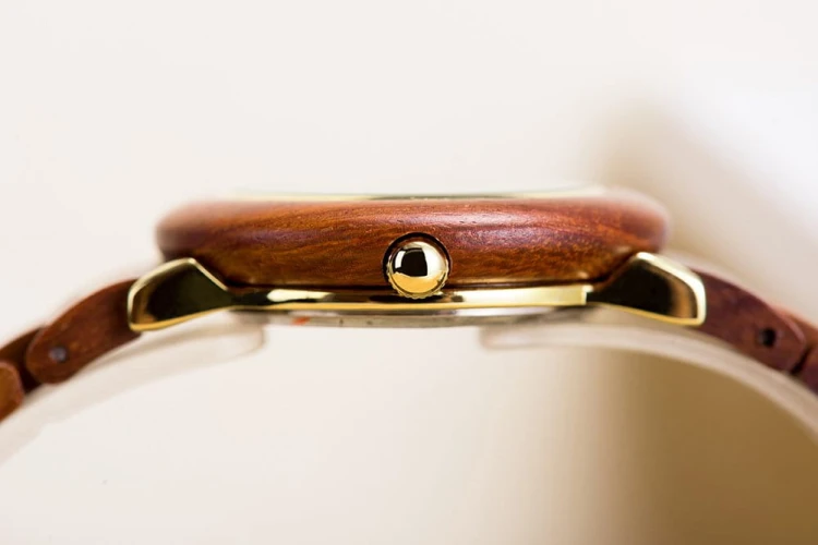 zegarek-drewniany-niwatch-fragile-czerwony-sandalowiec-6.jpg