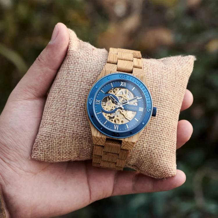 Zegarek Niwatch drewniany Automatic  Eclipse Blue-podusz.jpg