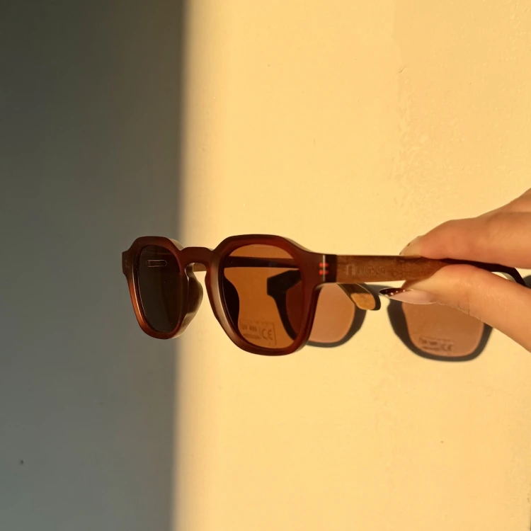 Niwatch-Lira-brown-okulary.jpeg