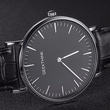 czarny zegarek geekthink